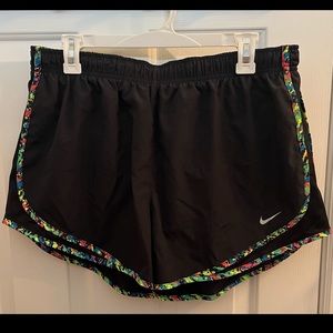 Women’s Nike Shorts- XL